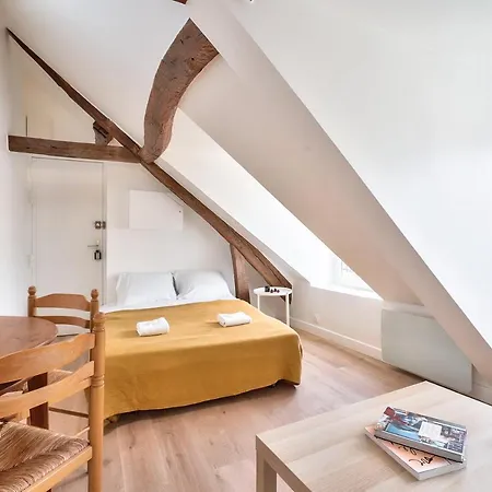 Charming 1 Bedroom In The Heart Of Apartment *