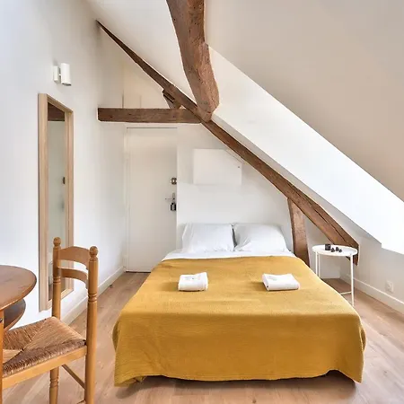 Apartment Charming 1 Bedroom In The Heart Of *