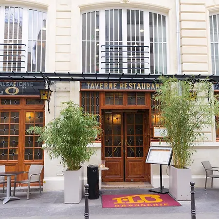 Charming 1 Bedroom In The Heart Of Apartment *