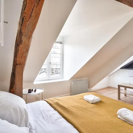 Charming 1 Bedroom In The Heart Of Apartment *