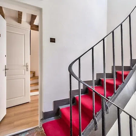 Charming 1 Bedroom In The Heart Of Apartment